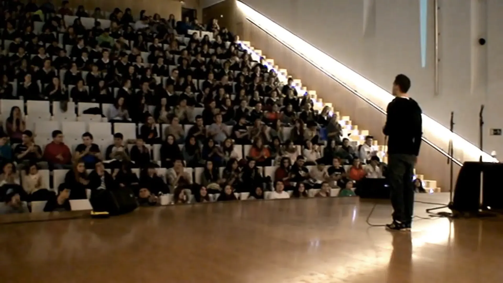 Beatbox: Imagen de Markooz realizandoun concierto didáctico